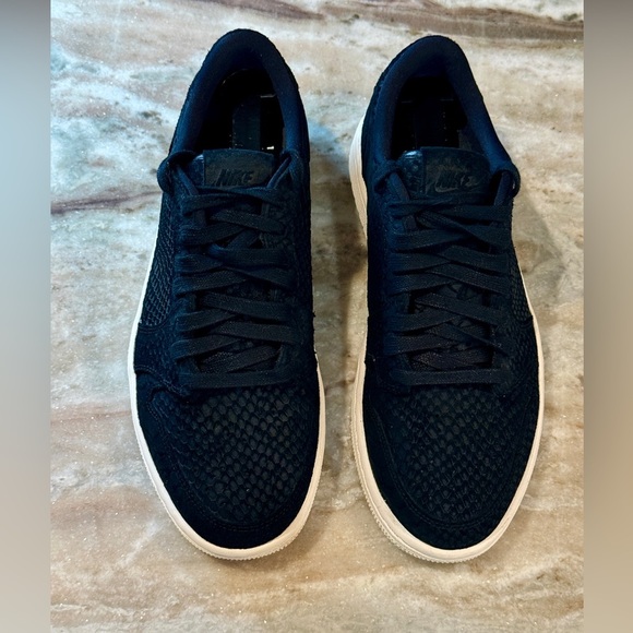 Women’s NIKE Jordan 1 Retro rare black python sneakers- no swoosh. Size 9 - Picture 5 of 11